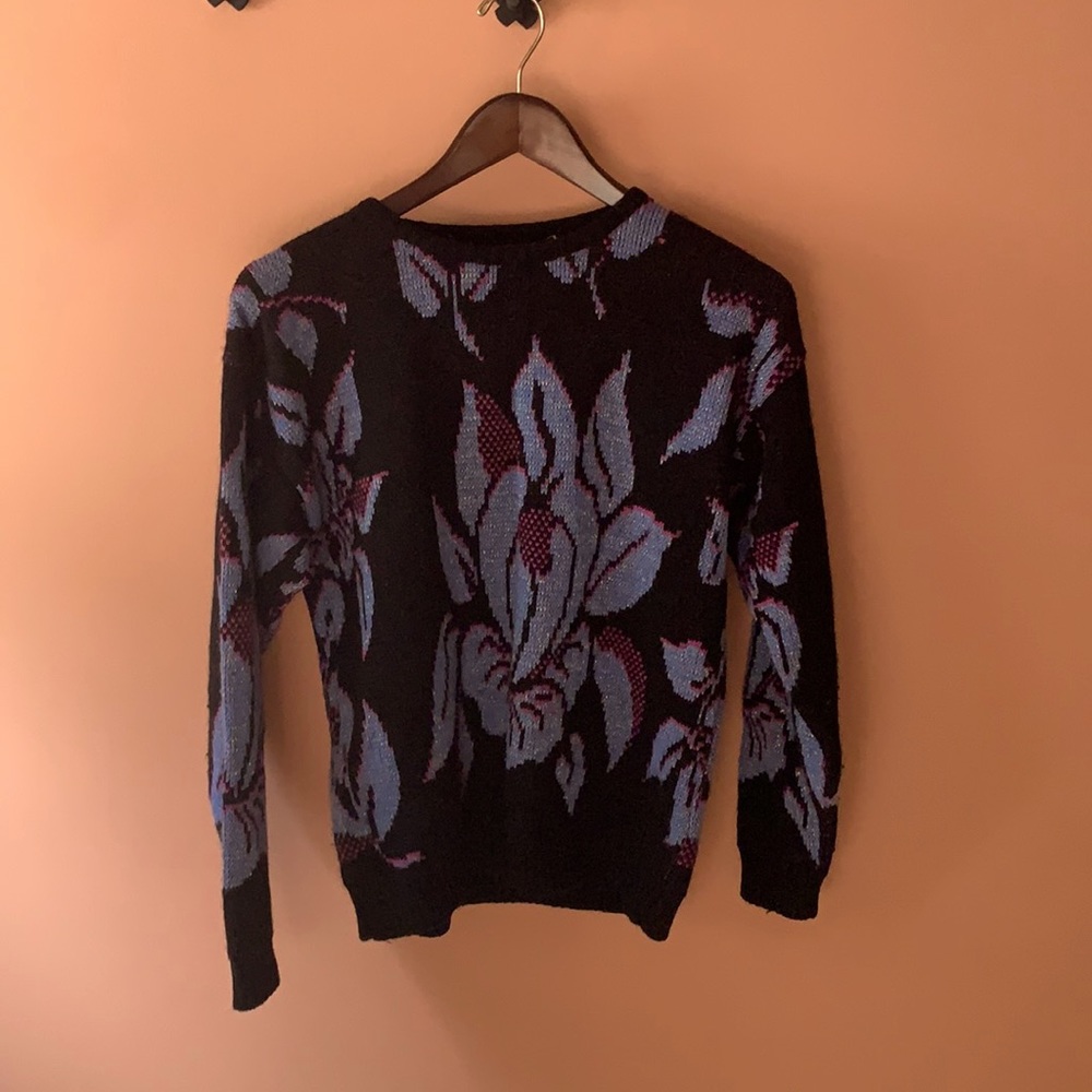 Chic vintage lamé sweater with purple and pink floral pattern